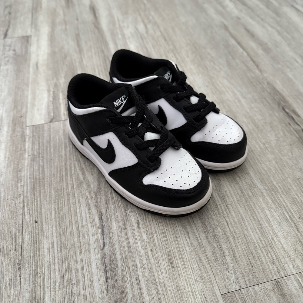 Nike Black and White Sneakers with Leather Upper